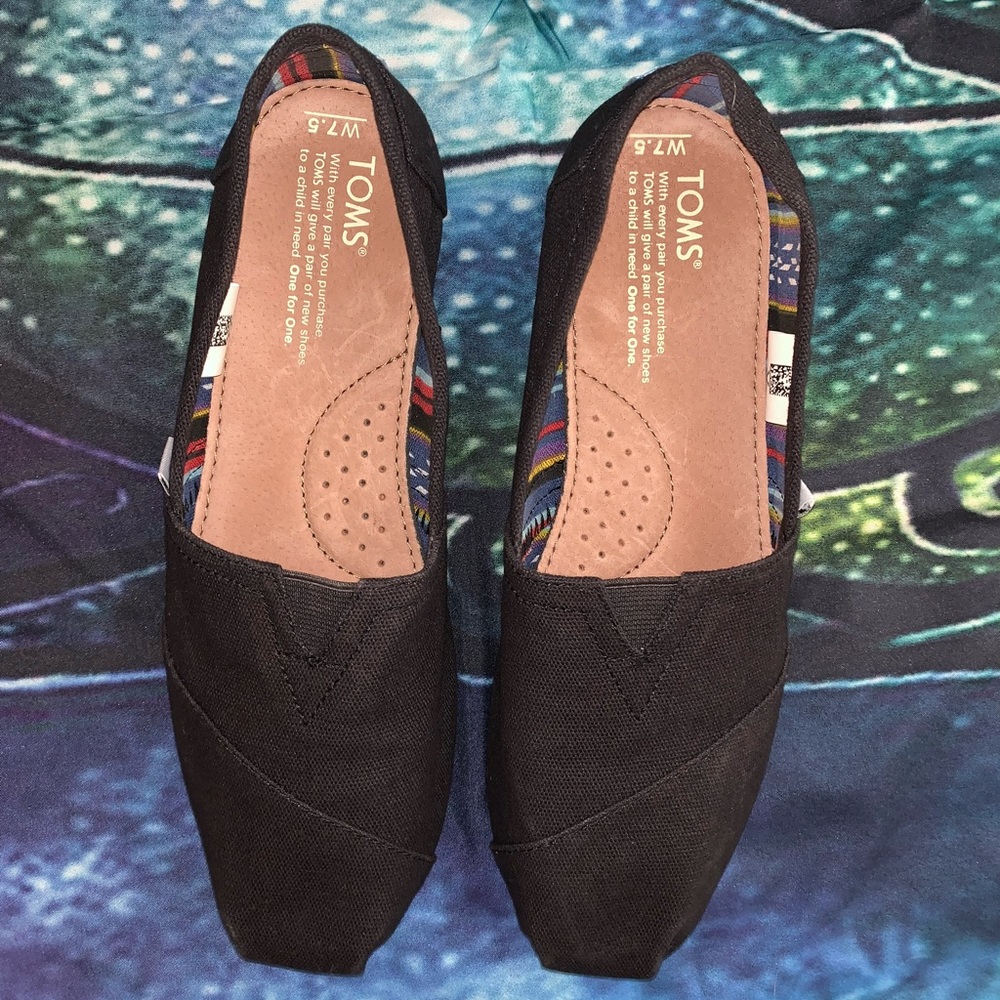Like new Toms W7.5